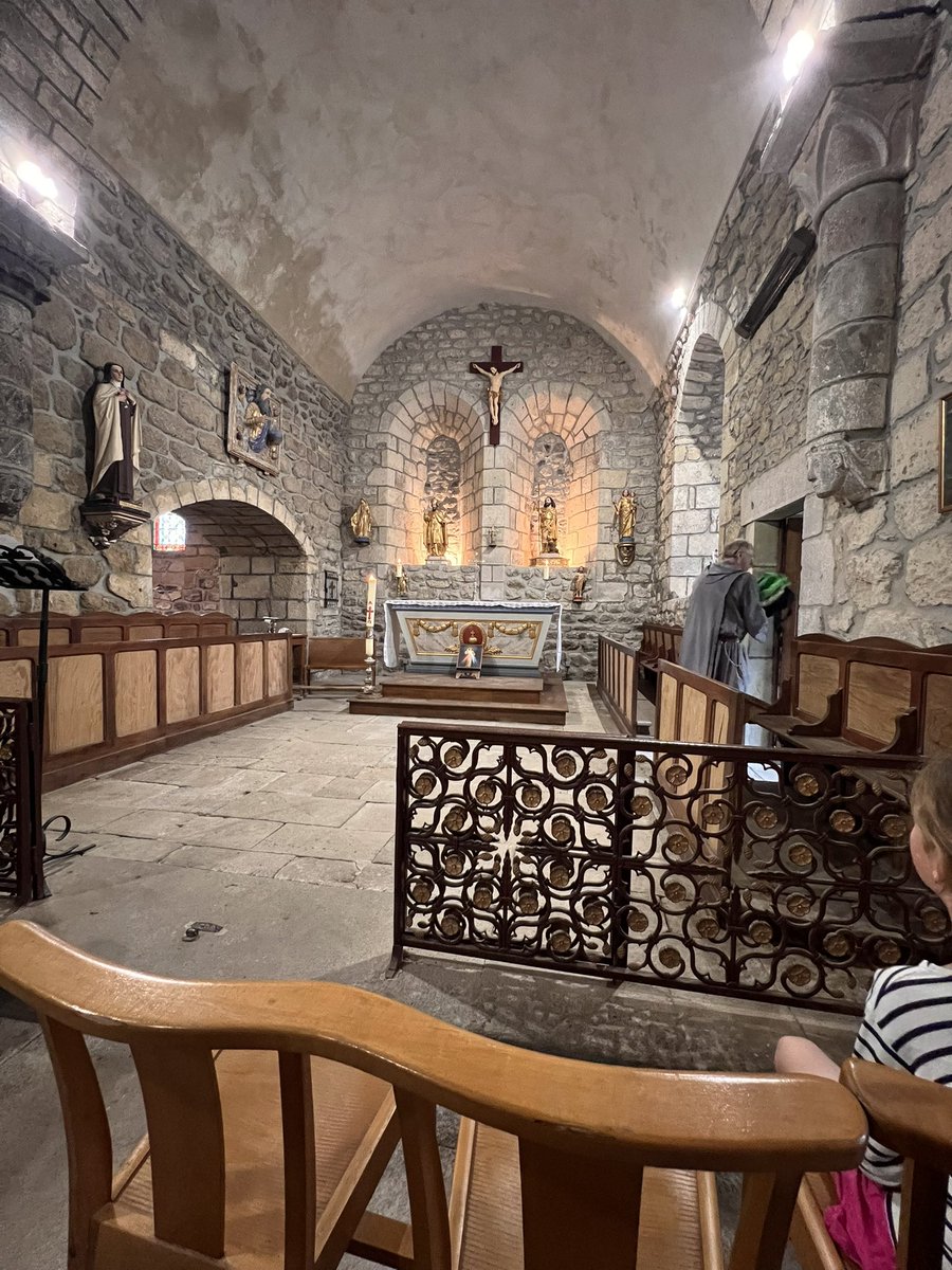 Il y a six mois, j’ai racheté la commanderie de Celles dans le Cantal dont je rêvais depuis 15 ans. j’y étais allé, quand j’avais 6 ans, pour une messe dite pour un proche. Hier, bien longtemps après, messe dans l’église. 
« Comme le temps passe »