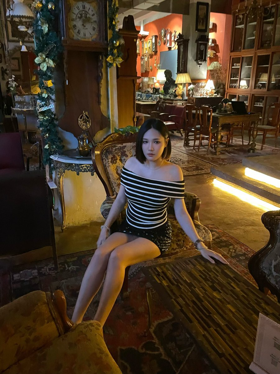 看起来已经有班味了