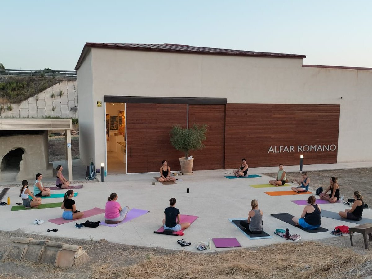🌅¡Gracias por compartir con nosotros la actividad de Yoga al atardecer en el #AlfarRomanodelosTejares de #Lucena! 🧘‍♀️
Vuestra presencia hizo mágico este encuentro entre cultura, historia y bienestar✨
¡Nos vemos muy pronto! ❤️
