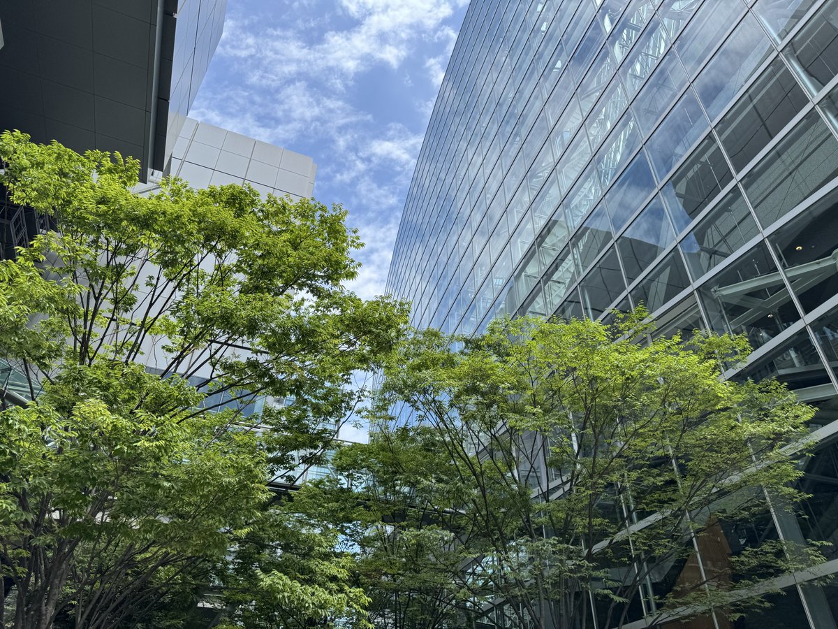 『TOP GUN: Maverick - In Concert』 (トップガン: マーヴェリック　シネマコンサート) 。あーもうぐっしょぐしょに泣いた。トムクルーズによる挨拶と劇伴音楽の歴史の解説（VTR）が始まった時は会場がどよめいた😇。ハンス・ジマーの劇伴は生演奏での再現が難しいからこそ、オーケストラが輝いていた