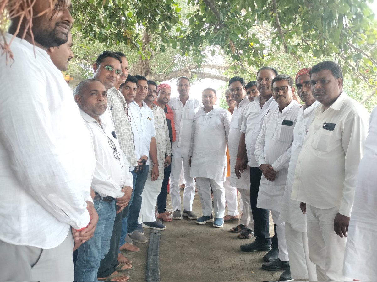 prashant_bjp4mp's tweet photo. श्री धीरेश तिवारी दद्दू सरपंच पूर्वा, पूर्व उपाध्यक्ष भाजपा मंडल रायपुर सोनौरी द्वारा मंडेपश्वर नाथ महादेव सोनौरी प्रांगड़ में आयोजित भंडारे में शामिल हुआ, https://t.co/37vFFwoOml