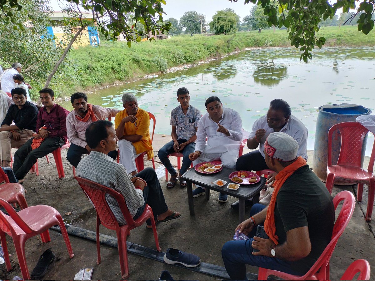 prashant_bjp4mp's tweet photo. श्री धीरेश तिवारी दद्दू सरपंच पूर्वा, पूर्व उपाध्यक्ष भाजपा मंडल रायपुर सोनौरी द्वारा मंडेपश्वर नाथ महादेव सोनौरी प्रांगड़ में आयोजित भंडारे में शामिल हुआ, https://t.co/37vFFwoOml