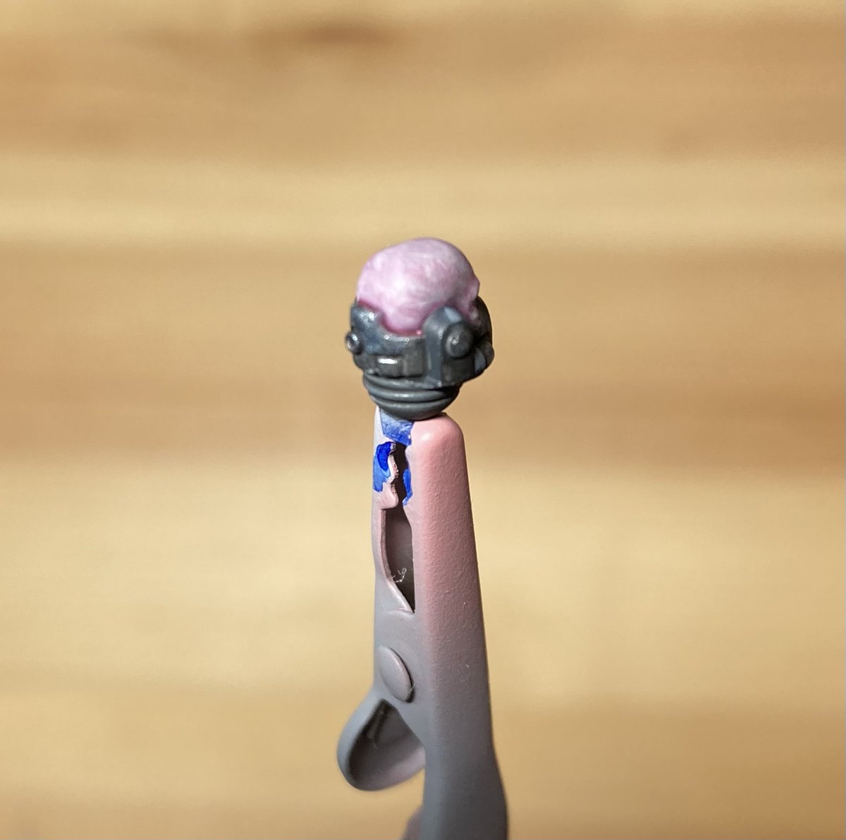 ブラザーカリストゥス進捗！
付属のカードに「火傷に覆われた頭皮と、呼吸補助機」と書かれていたので、なんとなくベイダーさん的なイメージで重篤な火傷表現に挑戦してみました。

#ウォーハンマー
#warhammer