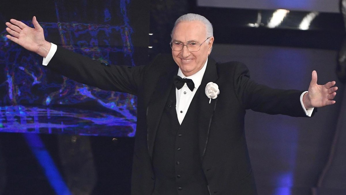 Con la sua eleganza, intelligenza e passione, Pippo Baudo ha raccontato l’Italia agli italiani, contribuendo in modo unico alla costruzione della nostra identità culturale.
È stato un protagonista insostituibile della storia della televisione, capace di interpretare i cambiamenti