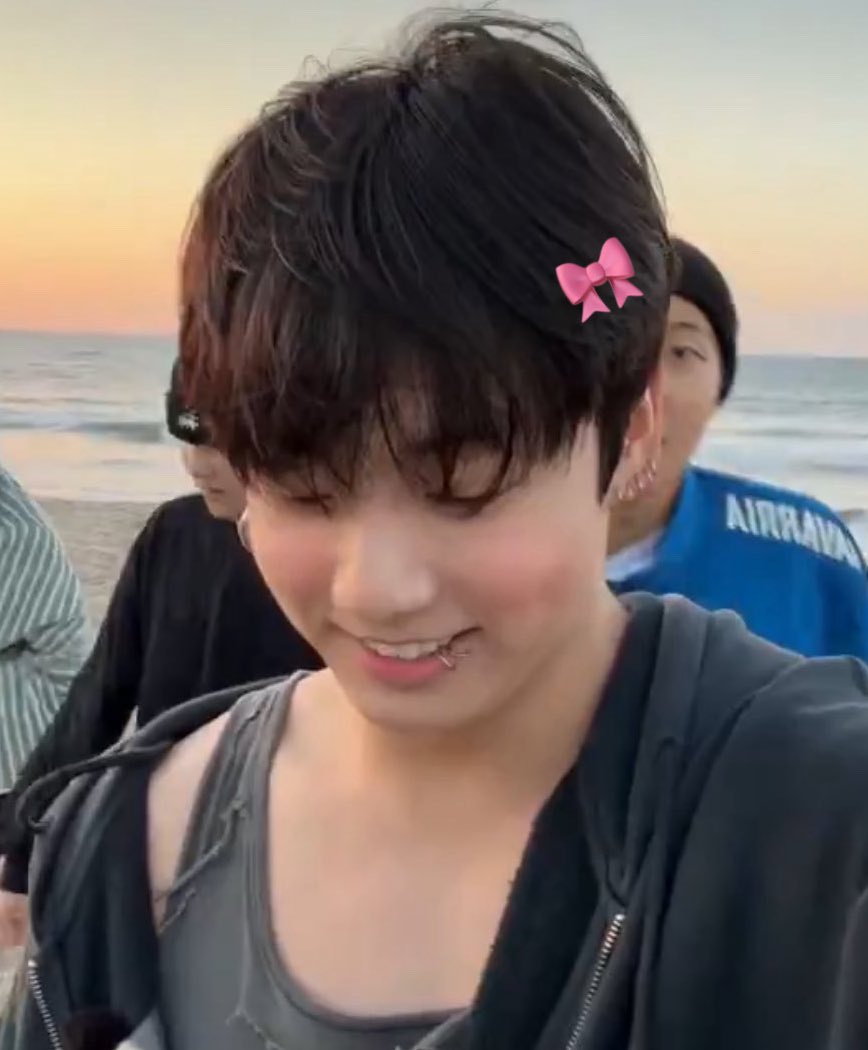 taekooknakha's tweet photo. 🐯 hi , cute                        🐰i'm not cute

🐯 Hi , pretty                 🐰um thanks
                                           My mom made
                                             Me pretty https://t.co/mEk1xLKZ2D