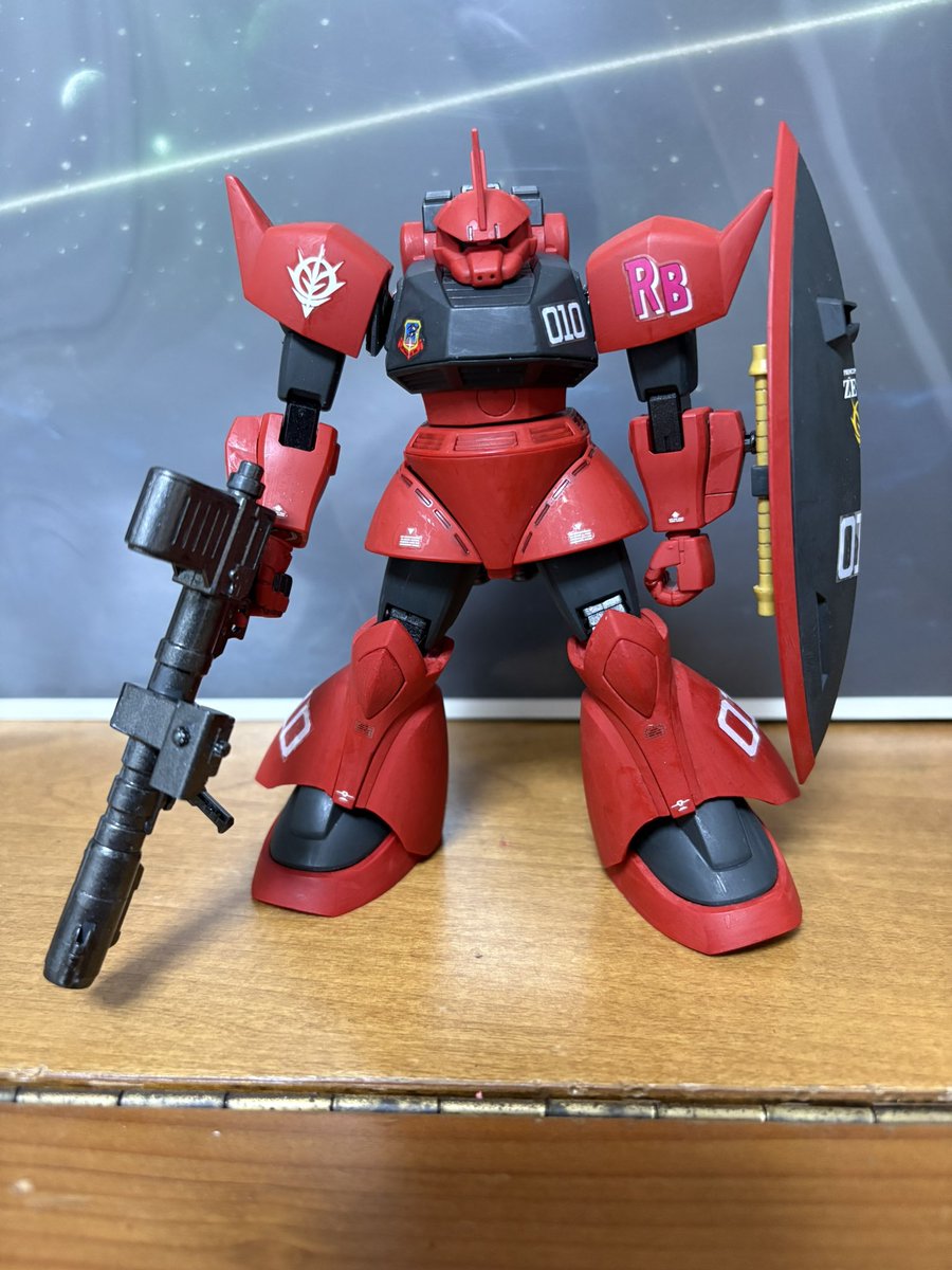 makinots's tweet image. 久しぶりに休日出勤のない休み。夏休みの宿題であるジョニー・ライデン専用ゲルググを作る。キマイラ隊のエンブレムがポイント。と思ったら、旧職場の関係で仕事の電話がかかる。石破が悪い。＃ガンプラ好きとつながりたい ＃サラリーマン