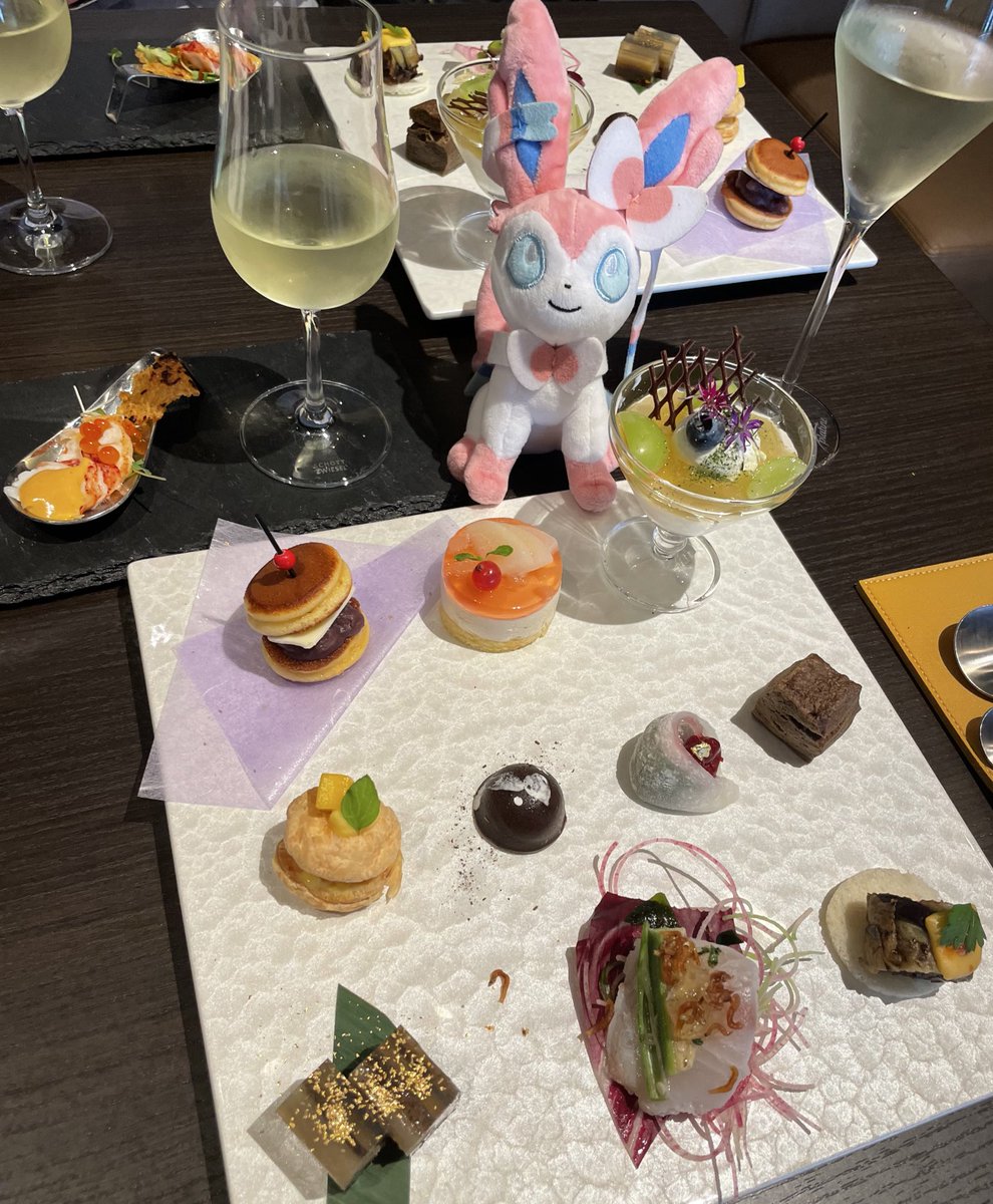 和アフタヌーンティー🍵

 #ポケぬいもぐもぐ部  #ポケぬいカフェ部  #ポケモンfit  #ニンフィア  #ポケモンfitのある暮らし