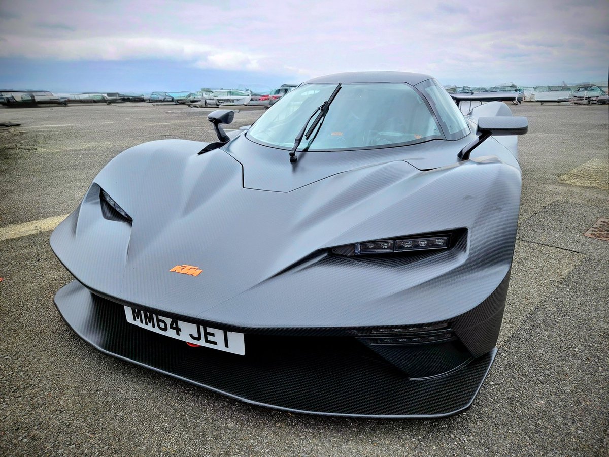 rogernews71's tweet photo. Thanks for the meet&amp;greet @UKmotorshow on Saturday @markmccann64 https://t.co/1SfRF9DqA1
