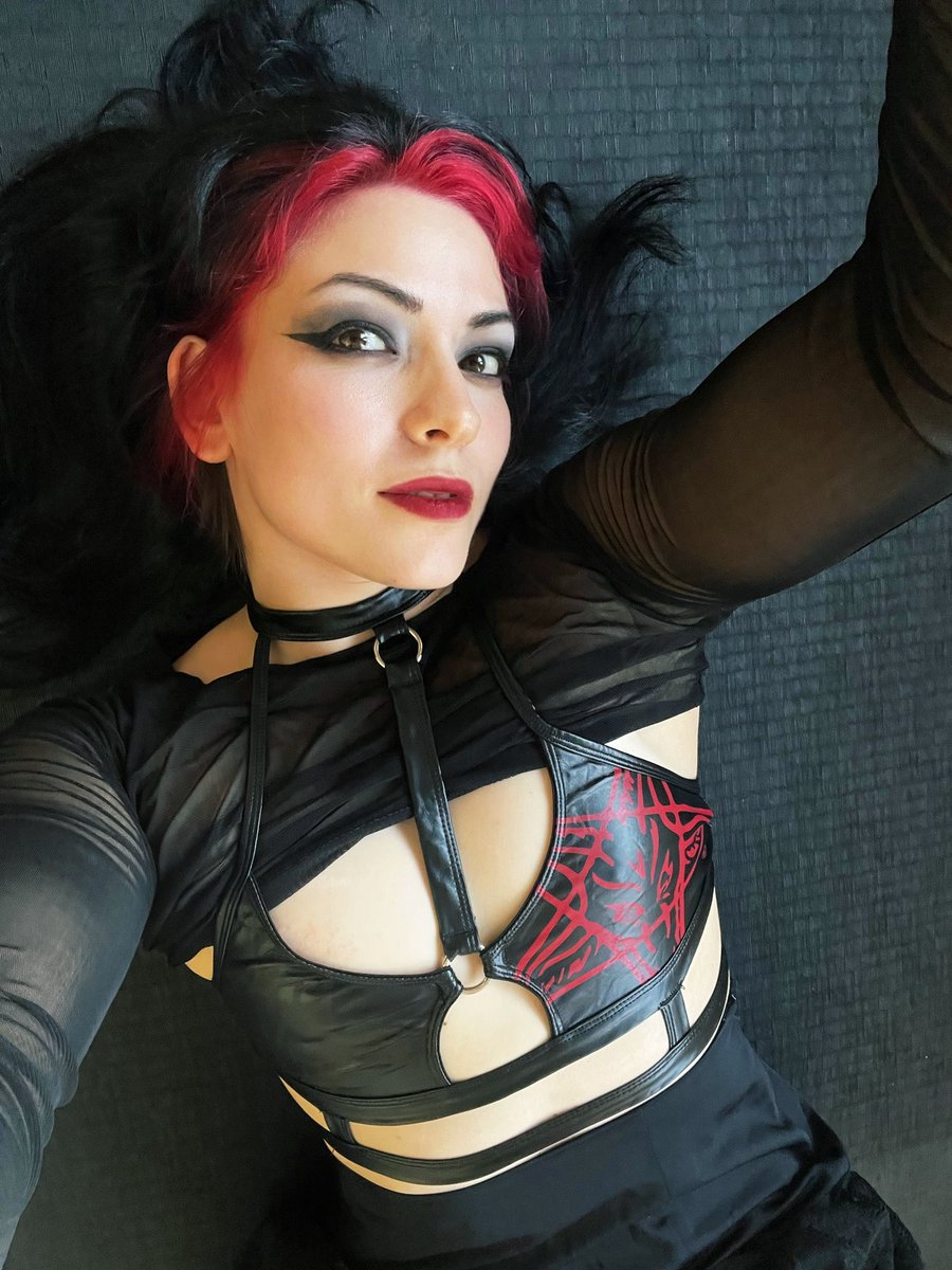 How I look at you before choking you out 😘