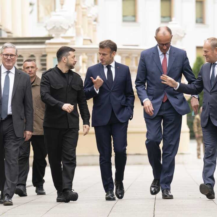 Le Pr de la République <a href="/EmmanuelMacron/">Emmanuel Macron</a> se rendra lundi à Washington et d’autres dirigeants européens aux côtés du Pr <a href="/ZelenskyyUa/">Volodymyr Zelenskyy / Володимир Зеленський</a>
 
Depuis le début du conflit E.Macron n'a eu de cesse de dire que la sécurité de l’Ukraine cest aussi la notre, il reste déterminé et mobilisé.
🇺🇦🇪🇺🇫🇷