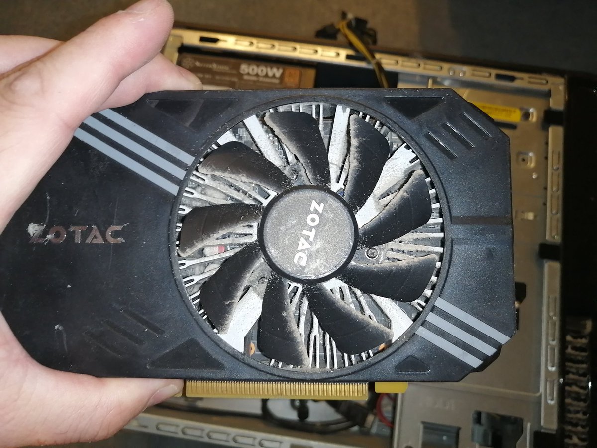 RB78842099's tweet photo. Vostro400さんを大掃除
リビングで使ってるから埃が凄い
電源ばらしてフロントパネルも外した方が掃除しやすい
電源とグラボは数年前に秋葉原最終処分場で買ったやつなのによく動いているな
#Dell #Vostro #Vostro400 #Inspiron #Inspiron530 #ASRock #b360m #自作PC #PC #ジャンク https://t.co/IypF2JpcMp