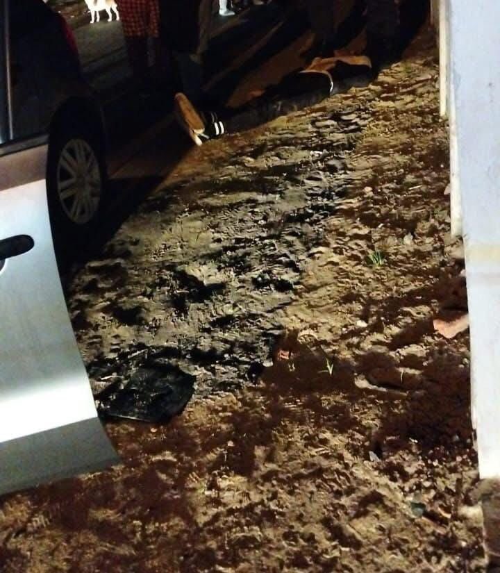 Roosendal, Delft, Cape Town:

There was a drive-by shooting in Noordpool Crescent in Rosendal, Delft last night just before midnight. A man was shot dead while sitting in his car.