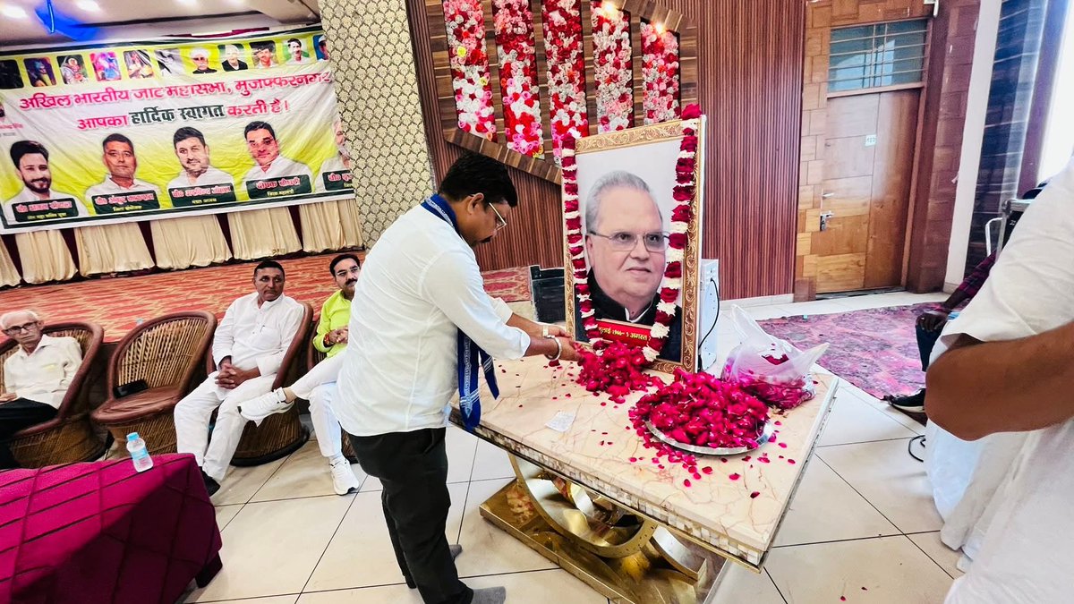 VinayRatanSingh's tweet photo. "आज मुज़फ़्फ़रनगर में चौधरी सतपाल मलिक जी की शोक सभा में पहुँचकर उन्हें श्रद्धांजलि अर्पित की। https://t.co/VcTMMt74nB