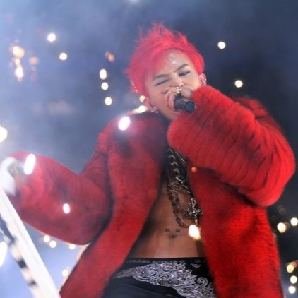 When G-Dragon went to the 2012 MAMA awards blonde and performed