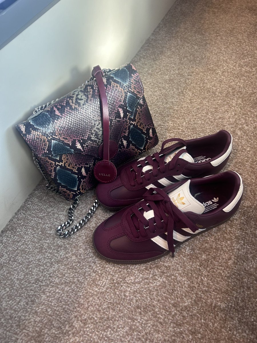 a_oppong1's tweet photo. What I wore few days ago. Yes my #uelle bag π.Canβt believe I didnβt get any good picsπ. But will post them like thatπΆββοΈ
#Uelle
#Anitaukah https://t.co/pa6g3S8cDN
