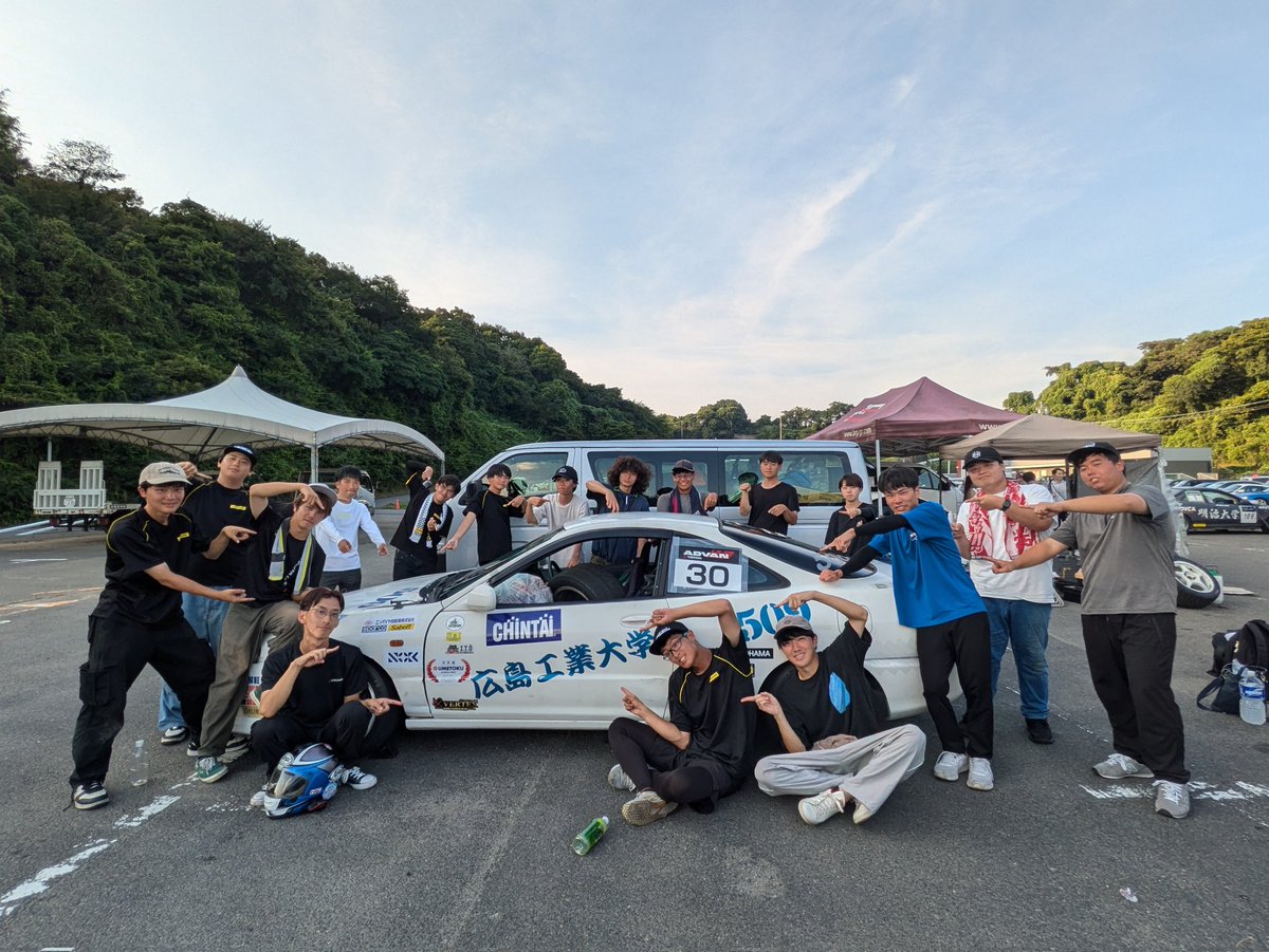 HITMC_509's tweet photo. 2025年度 全日本ジムカーナ選手権大会
無事終了しました。
結果は、団体で12位となりました。
途中でミッションの中の何かがはそんし、ミッションの交換をする自体になりました。ですが、部員みんなで力を合わせて全力で取り組み、2時間半で作業を終わらせることが出来ました。 https://t.co/dEKrrFIvfR