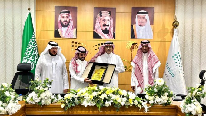 تعليم الطائف يكرم أحد منسوبيه...تبرع بكليته لزوجته #صحيفة_المدينة 