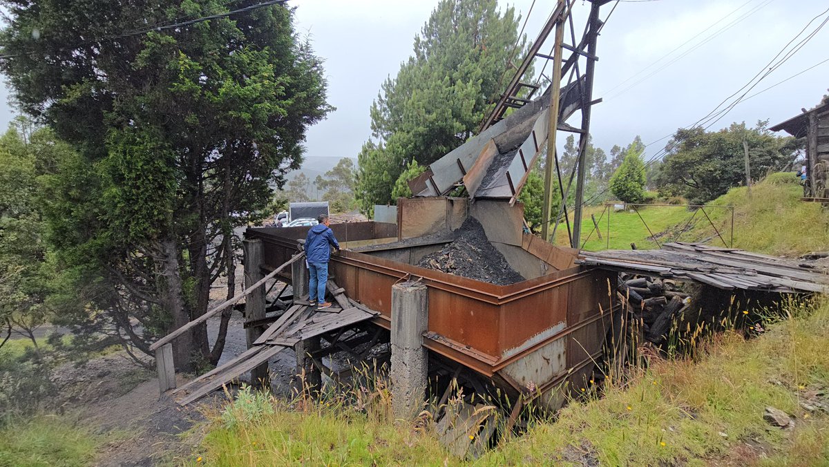 ¡No a la minería ilegal en nuestro territorio! ❌

Desde la <a href="/CAR_Cundi/">CAR Cundinamarca</a>, y con apoyo de la Fuerza Pública, suspendimos la explotación de carbón sin licencia ni título minero, en Ráquira, Boyacá. 

Destruía 6.400 m² de vegetación y contaminaba el agua y el aire.

Como autoridad