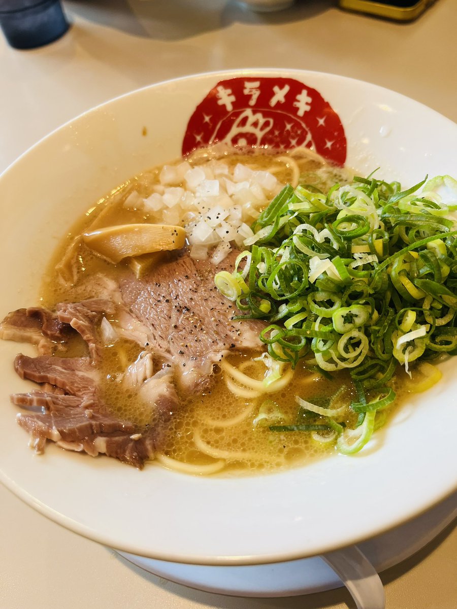 息子のお泊まり日明けての昨日はポイント貯まって無料クーポンあったのでまたもラーメン。
夏休みって事で3日連続遊びに来て、お泊まり日あってで、別居親の自分にとっても夏休み感あったな。
今回は相手も遊びに来るの知った上でなので後ろめたさも無いし。
ここまで7年かかった。まだこれからやな。