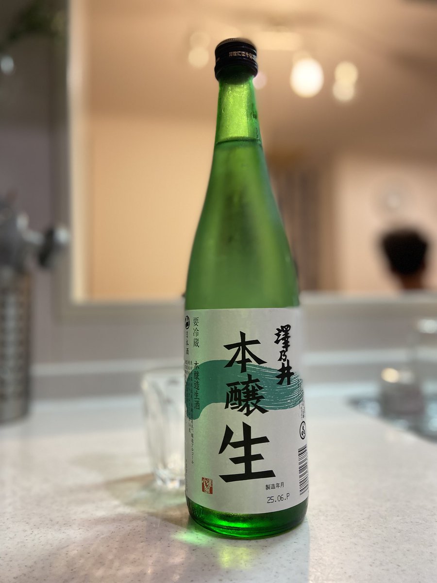 708mi's tweet photo. 今日も一日お疲れ様でした♡

本日は本嬢「生」
前回の澤乃井、Part2です🍸

もちろんしっかり冷やして頂きました！

生酒ってまろやかで
口当たりが良いんですよね(*´꒳`*)

#かんぱい #日本酒 #晩酌 #澤乃井 https://t.co/rrnU6BY1qp