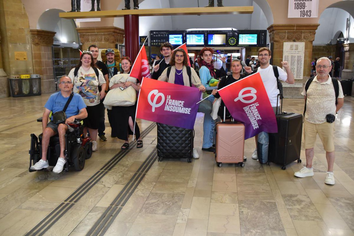 🚄 Départ pour les #AmfisJeunes avec les jeunes insoumis de Lorraine. 

⚡️Hâte de retrouver les camarades pour une semaine de formation, afin de préparer au mieux la rentrée sociale !