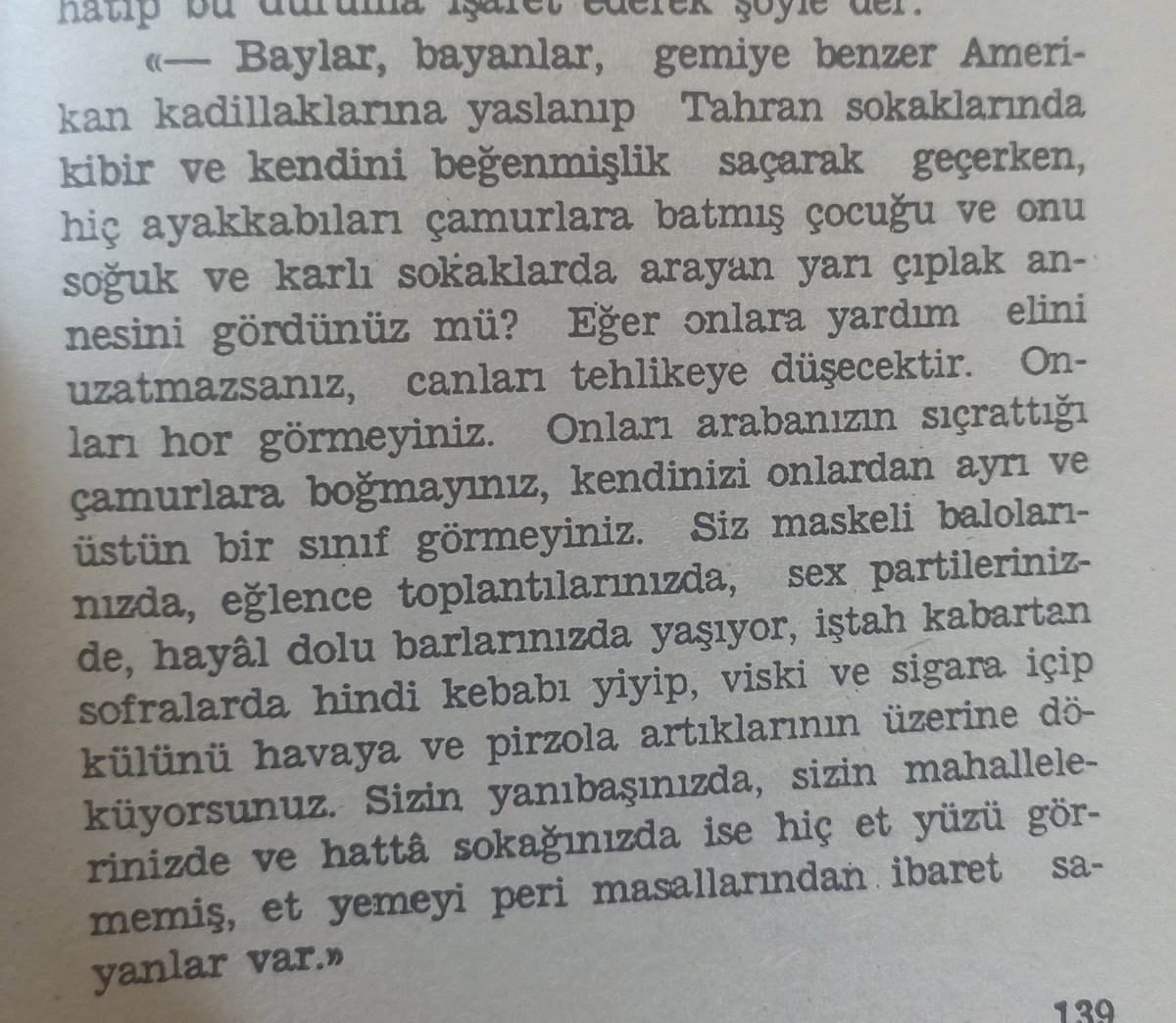 ibrahimKayaa46's tweet photo. Demiş kendi doneminin İran toplumu için Ali Ş. ancak günümüz toplumları kendi içinde küreselleşme hikayesi okurken küresel "dünyanin" bir mahallesi diyebileceğimiz #gazze için aynı filmi LED ekranlarindan izliyor.

#genocide #Gaza https://t.co/AcZQjhSacw