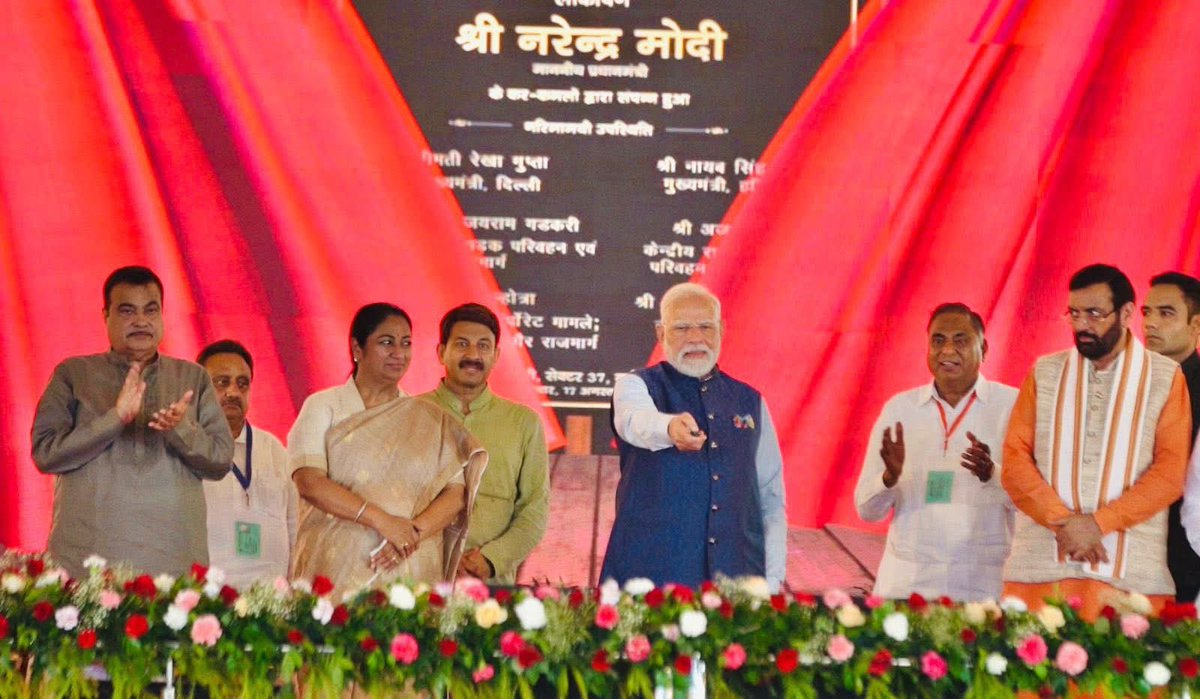 YogeshAttray's tweet photo. देश के यशस्वी प्रधानमंत्री श्री @narendramodi जी के द्वारा सेक्टर 37, रोहिणी दिल्ली में किए गए #UERII के उद्घाटन समारोह में उपस्थित रहा।
#संकल्प_विकसित_दिल्ली
#UERII #Delhi #DwarkaExpressway https://t.co/x1lWUWOmXu