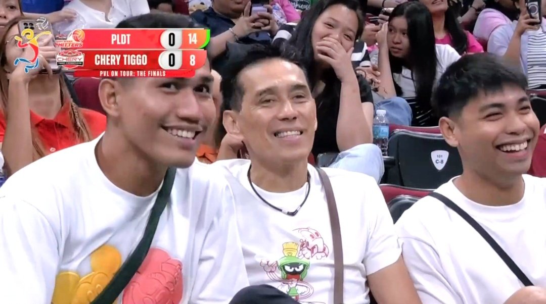 dlsucanino's tweet photo. coach ramil and coach noel both present in the venue to support their former dlsu lady spikers in the pvl finals

TOO SOFT FOR THIS 😭💚

#PVL2025 https://t.co/ujVTzssywM