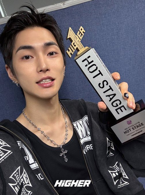 トロフィー🏆✨
スンハン、喜んでるといいな
 #XngHan_Xoul1stTrophy