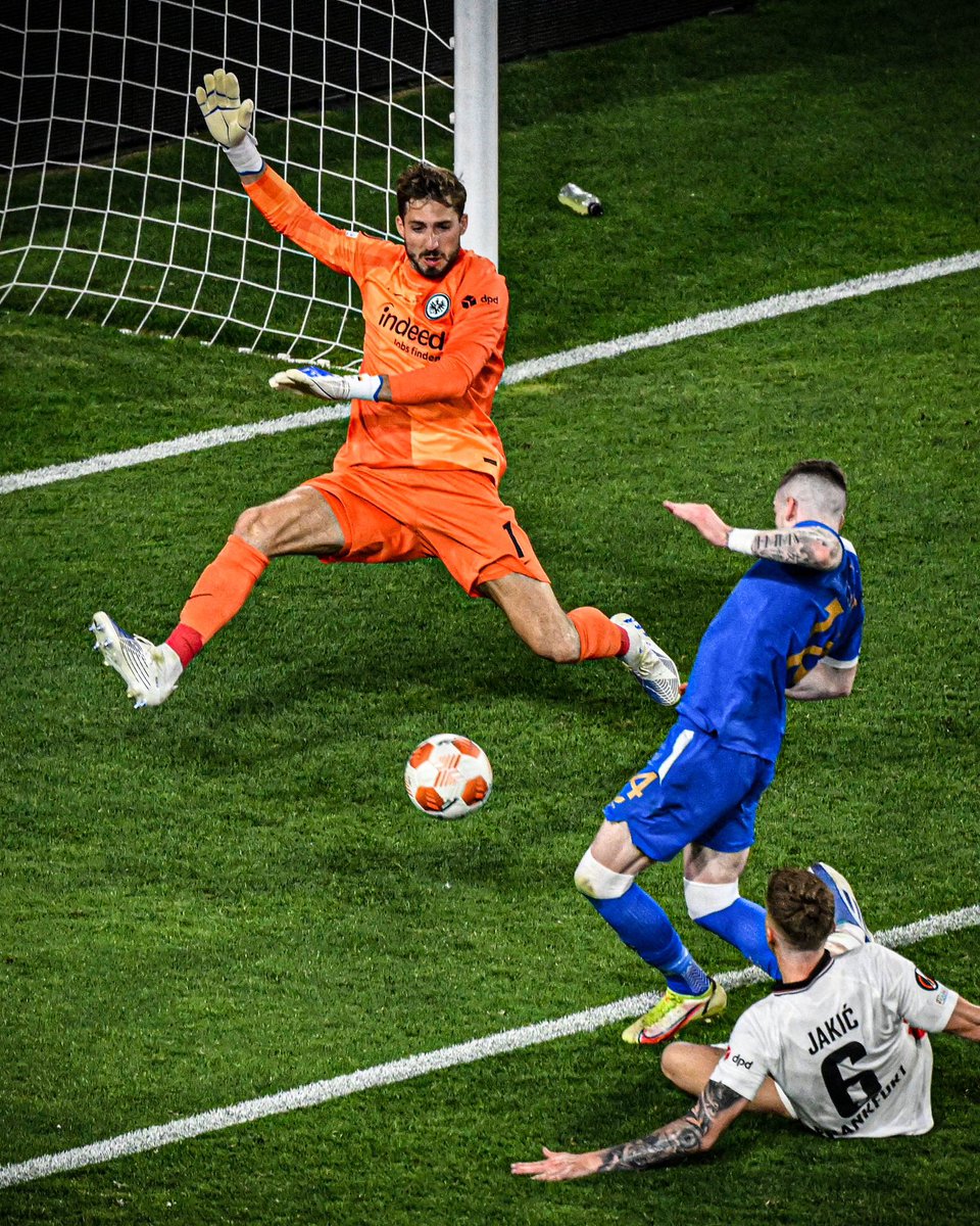 blackforest_24's tweet image. #SGE #Eintracht #Trapp
Lieber Kevin, jetzt ging es schnell, für uns Fans zu schnell. Danke für alles auf und neben dem Platz. Ich wünsche Dir nur das Beste und mögen sich Deine Wünsche und Träume erfüllen. Du wirst hier immer eine Legende bleiben 🖤🤍❤️🦅