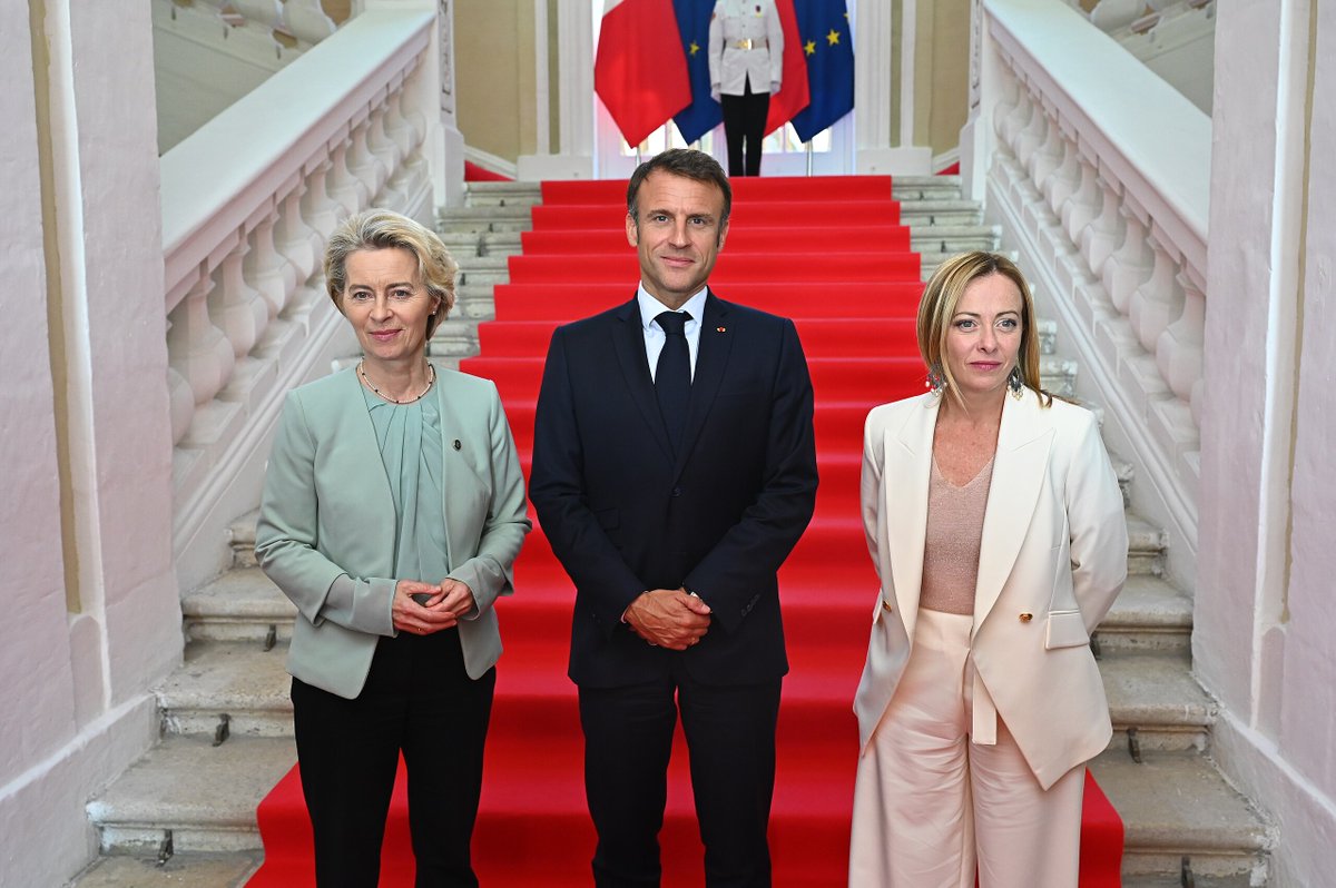 Macron, von der Leyen and Meloni head to the US for talks with Trump

Alongside Zelensky, French President Emmanuel Macron is also flying to the United States.

It was earlier reported that European Commission President Ursula von der Leyen, German Chancellor Friedrich Merz,