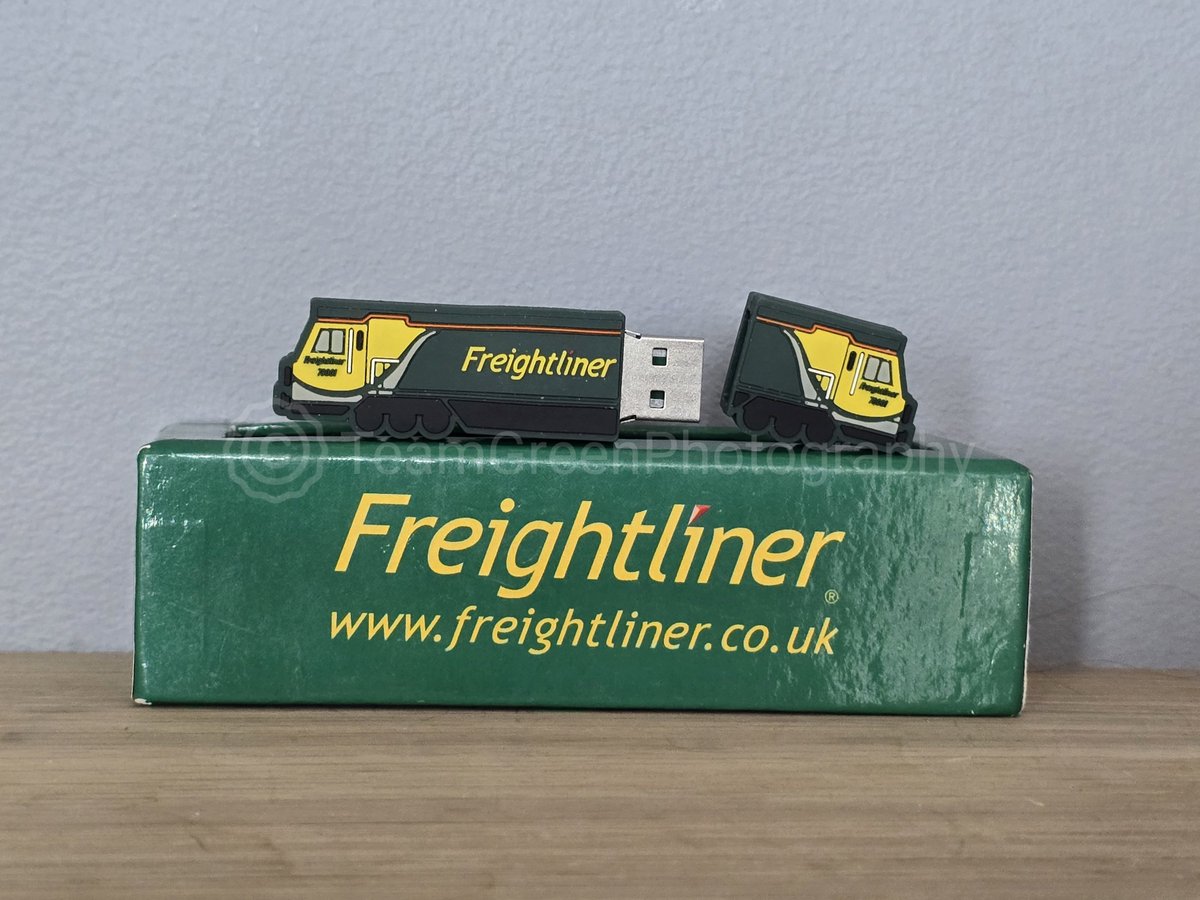 This.... this right here is why I can't be trusted with Internet access and a disposable income 🤦🏻‍♂️ but I had to!

A #Team70 USB stick! I think it's a promotional item made for the class 70s when new, I don't really know anything about it, other than I had to have it 😂😁
