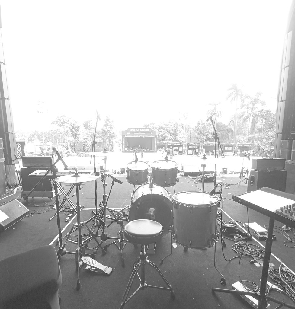 bobjinbro's tweet photo. Petualangan minggu siang di belahan bumi Jakarta Pusat.
#bandtechlife
#musicengineer
#livestage https://t.co/ydV61N7mzb