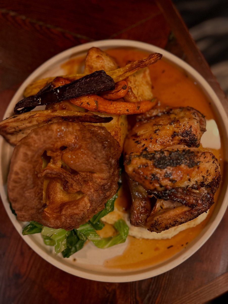 It’s that time of the week again 😎🙌 

#youngspubs #sundayroast #citypub #cityoflondon #paternostersquare