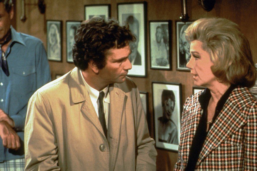 Edindiğim bazı yeni alışkanlıklar var. Her pazar kahvaltısında, bu pardösülü adamın “Just one more thing” diyerek kameraya döndüğü anı bekliyorum. #Columbo #JustOneMoreThing