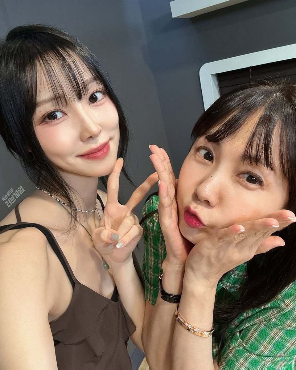 rainbow_4_4's tweet photo. 박소현의  러브게임💕  알찬  시간이었다아🥰  이번 앨범  진짜  넘  좋아서  더 많은  분들이  듣고  사랑해주셨음  좋겠다🐶🎤📀👍  늘  자랑스러운  우리강아지💛🤎💛🤎
#박소현의러브게임 #In_bloom #YUJU #유주 https://t.co/y43Isxelni
