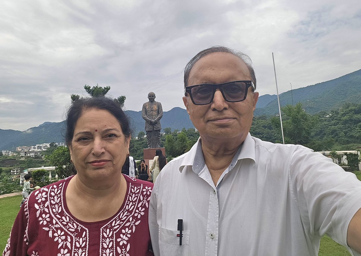 Dr. Devendra Bhasin (@drdbhasin) on Twitter photo आज रविवार को पत्नी और मैं यूँ ही घूमते हुए डॉ.श्यामा प्रसाद मुखर्जी पार्क (MDDA)राजपुर पहुंच गए।पार्क अच्छा बना हुआ है।यहां चिपको आंदोलन से जुड़े प्रतीक,पेड़ों की रक्षा का संदेश देते हैं।साउंड एंड लाईट शो भी है।यदि MDDA के बड़े अधिकारी इसका निरीक्षण कर लें तो अच्छा रहेगा।
<a href="/ukcmo/">CM Office Uttarakhand</a> आज रविवार को पत्नी और मैं यूँ ही घूमते हुए डॉ.श्यामा प्रसाद मुखर्जी पार्क (MDDA)राजपुर पहुंच गए।पार्क अच्छा बना हुआ है।यहां चिपको आंदोलन से जुड़े प्रतीक,पेड़ों की रक्षा का संदेश देते हैं।साउंड एंड लाईट शो भी है।यदि MDDA के बड़े अधिकारी इसका निरीक्षण कर लें तो अच्छा रहेगा।
<a href="/ukcmo/">CM Office Uttarakhand</a>