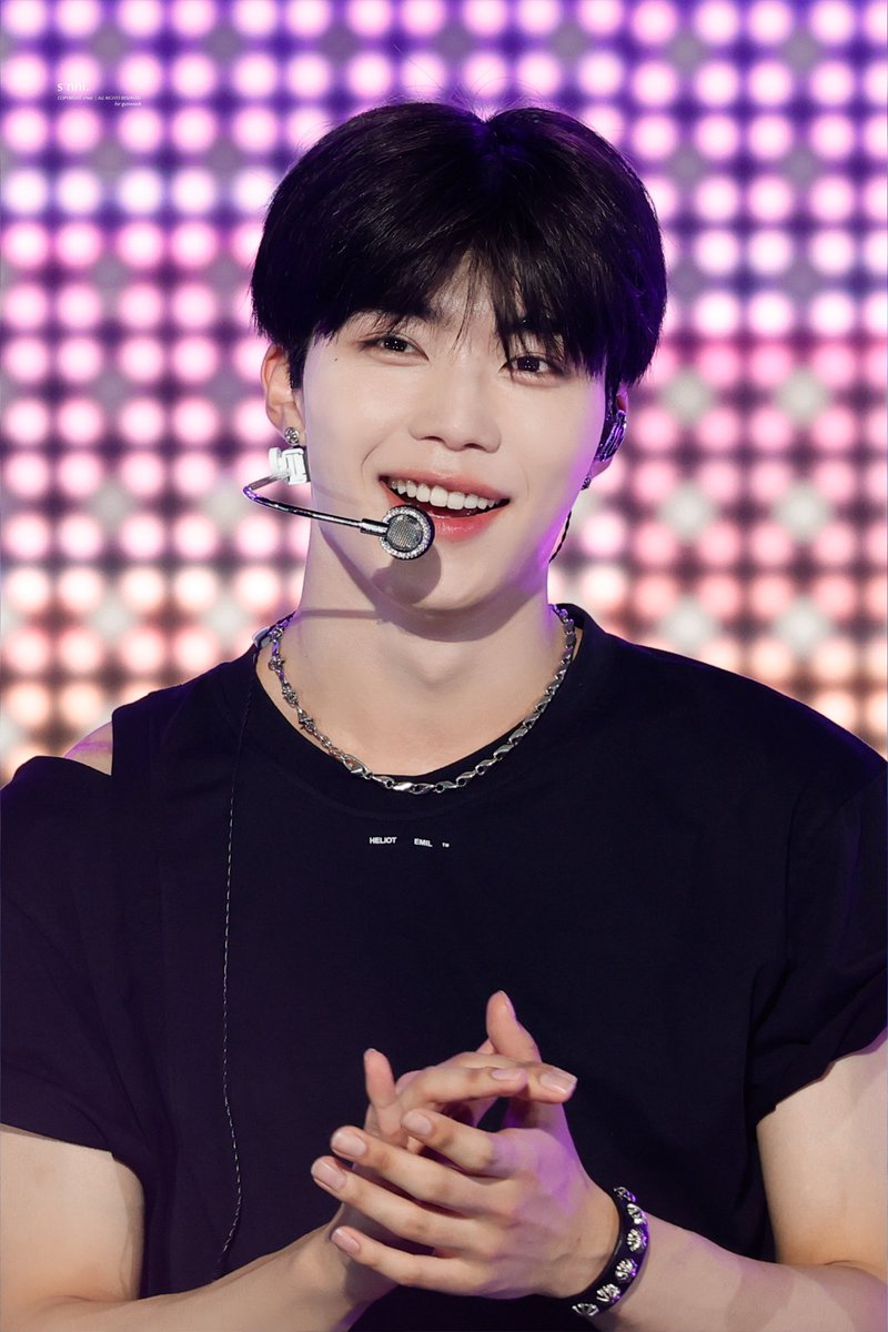 sunni_0110's tweet photo. 250811 전국반짝투어

너무 귀여운 거 아니야?💓

#박건욱 #パクゴヌク #PARKGUNWOOK
#ZB1 #ZEROBASEONE #제로베이스원 https://t.co/FWFWRVZQaQ