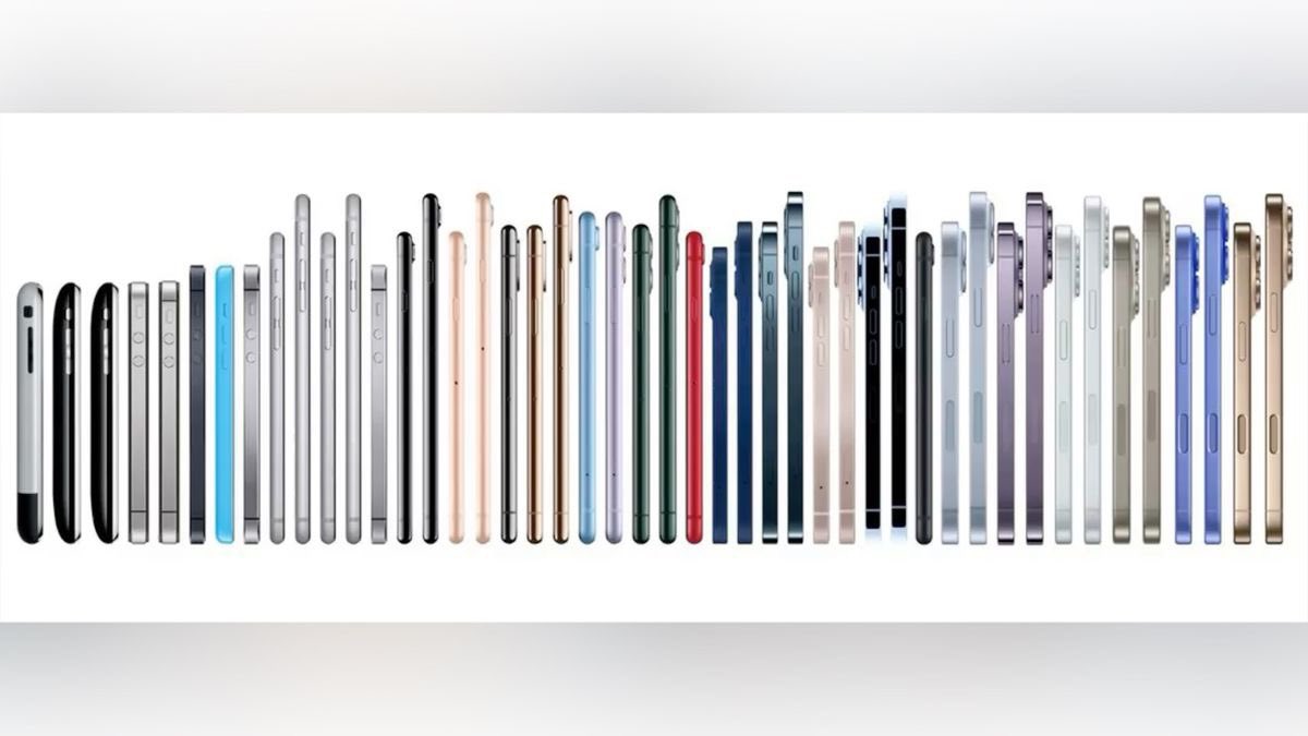 Sarabjeet___'s tweet photo. 17+ years of iPhone evolution in one frame https://t.co/pBnJmdLRaU