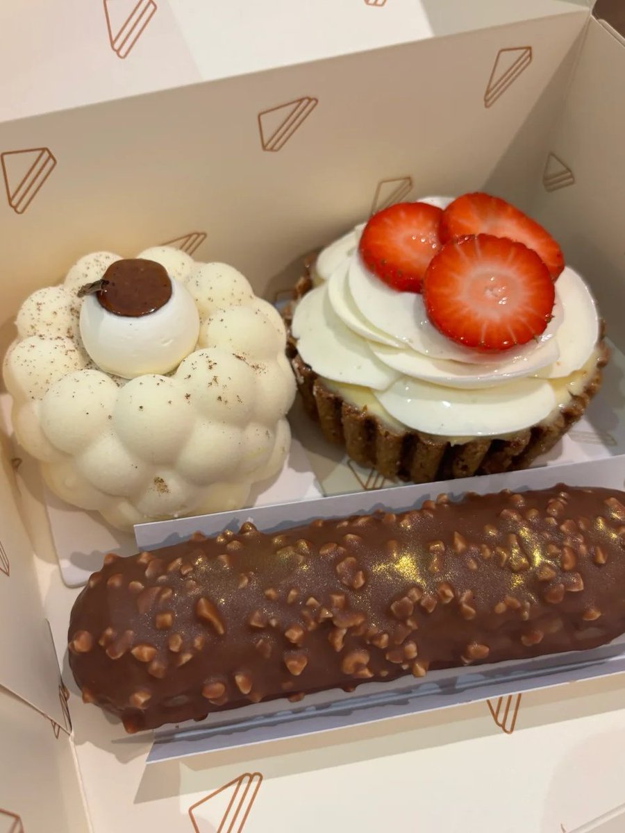 Lisa8945's tweet image. 🇬🇧A must-visit exquisite dessert shop in the wealthy area that you will never tire of!