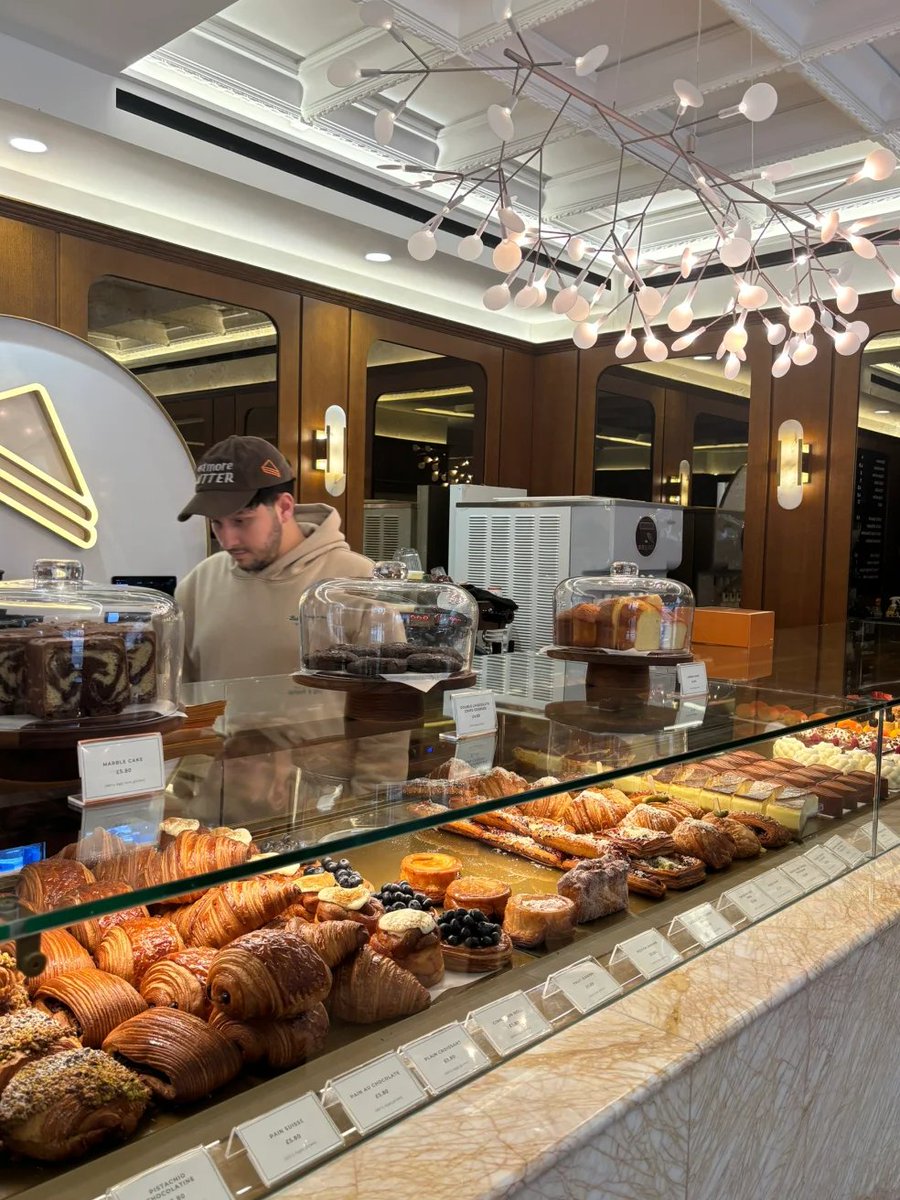 Lisa8945's tweet image. 🇬🇧A must-visit exquisite dessert shop in the wealthy area that you will never tire of!