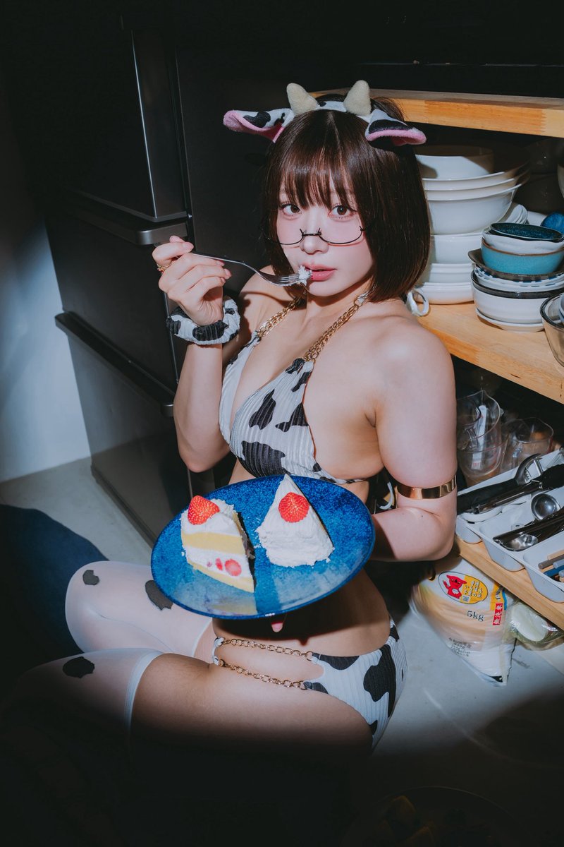 【C106通販のお知らせ- ̗̀📣】

C106にて販売した新刊の通販を開始致しました🙇‍♀️

限定もの、ぜひ手に入れてください！
サイン 名前 メッセージ書きます✉✍

#C106 #C106通販 

C106新刊セット | あやの酒屋
 https://t.co/8ti5Lq0EGt https://t.co/YQIeUz5eG9
