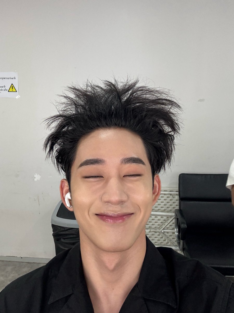 วันนี้มาเที่ยวกาญด้วยยยย ขอบคุณทุกคนที่มาหาผมกันน้าค้าบบ น่ารักมั่กๆเลยย รวมถึงทีมหน้าจอทุกคนด้วยนะคับ ชอบลุควันนี้กันมั้ยคับบบ😙 ดีใจที่ได้เจอทุกคนน้าา ไว้เจอกันอีกครั้งหน้านะคับ ใครเดินทางมาไกล ขับรถหรือนั่งเครื่องขอให้เดินทางกลับปลอดภัยน้าค้าบบ🫶🏻🥳

EST AT KANCHANABURI