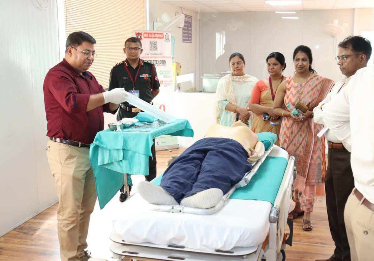 VajraCorps_IA's tweet photo. 🩺 At MH Jalandhar, a state-of-the-art Military Hospital, doctors of #VajraCorps came together with experts for the two-day conference “Sharpening of Essentials 2.0” (16–17 Aug).
Inaugurated by Lt Gen Ajay Chandpuria, AVSM, VSM, GOC #VajraCorps, it provided a platform to learn, share & refine skills — from Battlefield Trauma Care workshops to expert talks — with one mission: delivering the best medical care to our Soldiers, Veterans & Families.

🩺 एमएच जालंधर में डॉक्टरों और विशेषज्ञों के लिए दो दिवसीय सम्मेलन “Sharpening of Essentials 2.0” (16–17 अगस्त) का आयोजन किया गया।
उद्घाटन ले. जनरल अजय चंदपुरिया, एवीएसएम, वीएसएम, जीओसी #VajraCorps ने किया।
कार्यक्रम में बैटलफील्ड ट्रॉमा केयर पर कार्यशाला और विशेषज्ञों के साथ विचार-विमर्श शामिल रह��, जहाँ डॉक्टरों ने नई तकनीकें और अनुभव साझा किए।
इसका उद्देश्य था — हमारे सैनिकों, पूर्व सैनिकों और उनके परिवारों को सर्वोत्तम चिकित्सा सुविधा प्रदान करना।

🩺 ਐਮਐਚ ਜਲੰਧਰ ਵਿੱਚ ਡਾਕਟਰਾਂ ਅਤੇ ਵਿਸ਼ੇਸ਼ਗਿਆਨਾਂ ਲਈ ਦੋ ਦਿਨਾਂ ਦਾ ਕਾਨਫਰੰਸ “Sharpening of Essentials 2.0” (16–17 ਅਗਸਤ) ਦਾ ਆਯੋਜਨ ਕੀਤਾ ਗਿਆ।
ਉਦਘਾਟਨ ਲੈ. ਜਨਰਲ ਅਜੈ ਚੰਦਪੁਰੀਆ, AVSM, VSM, GOC #VajraCorps ਨੇ ਕੀਤਾ।
ਕਾਰਜਕ੍ਰਮ ਵਿੱਚ ਬੈਟਲਫੀਲਡ ਟਰੌਮਾ ਕੇਅਰ ‘ਤੇ ਵਰਕਸ਼ਾਪ ਅਤੇ ਵਿਸ਼ੇਸ਼ਗਿਆਨਾਂ ਨਾਲ ਵਿਚਾਰ-ਵਟਾਂਦਰਾ ਸ਼ਾਮਲ ਰਿਹਾ, ਜਿੱਥੇ ਡਾਕਟਰਾਂ ਨੇ ਨਵੀਆਂ ਤਕਨੀਕਾਂ ਅਤੇ ਅਨੁਭਵ ਸਾਂਝੇ ਕੀਤੇ।
ਇਸਦਾ ਉਦੇਸ਼ ਸੀ — ਸਾਡੇ ਸੈਨਿਕਾਂ, ਭੂ-ਪੂਰਵ ਸੈਨਿਕਾਂ ਅਤ��� ਉਨ੍ਹਾਂ ਦੇ ਪਰਿਵਾਰਾਂ ਨੂੰ ਸਭ ਤੋਂ ਵਧੀਆ ਚਿਕਿਤਸਾ ਸੇਵਾ ਪ੍ਰਦਾਨ ਕਰਨੀ

#IndianArmy #MilitaryMedicine #TraumaCare #SoldierFirst #HealthcareHeroes #InServiceOfNation #SharpeningEssentials

@adgpi @westerncomd_IA @pro_defence @prodefencechan1 @AwwaOfficial @APSJalandhar @HQ_DG_NCC @DIAV20 @DIRECTORATERTG