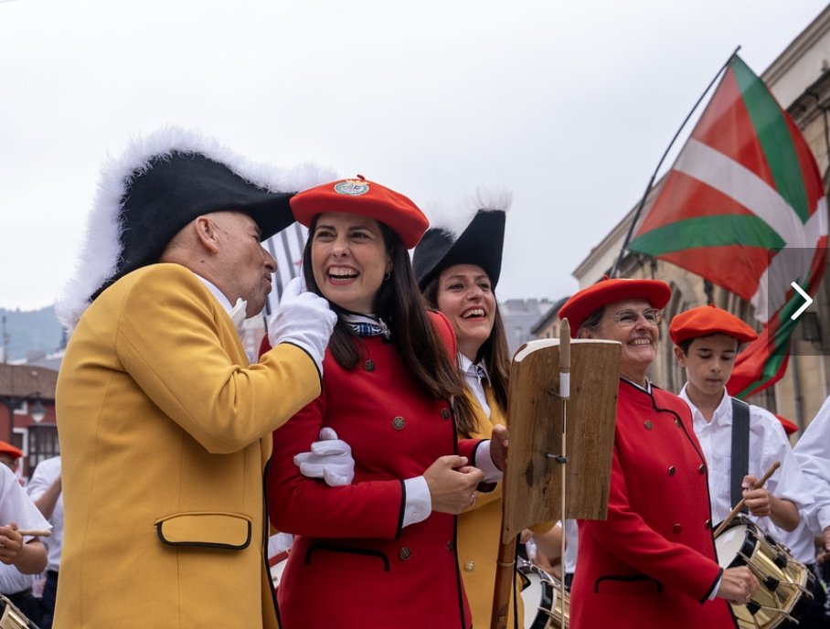 Aste nagusiko lehen orduetan, nazio aldarrikapena bilboko kaleetan.
🔴⚪🟢✊