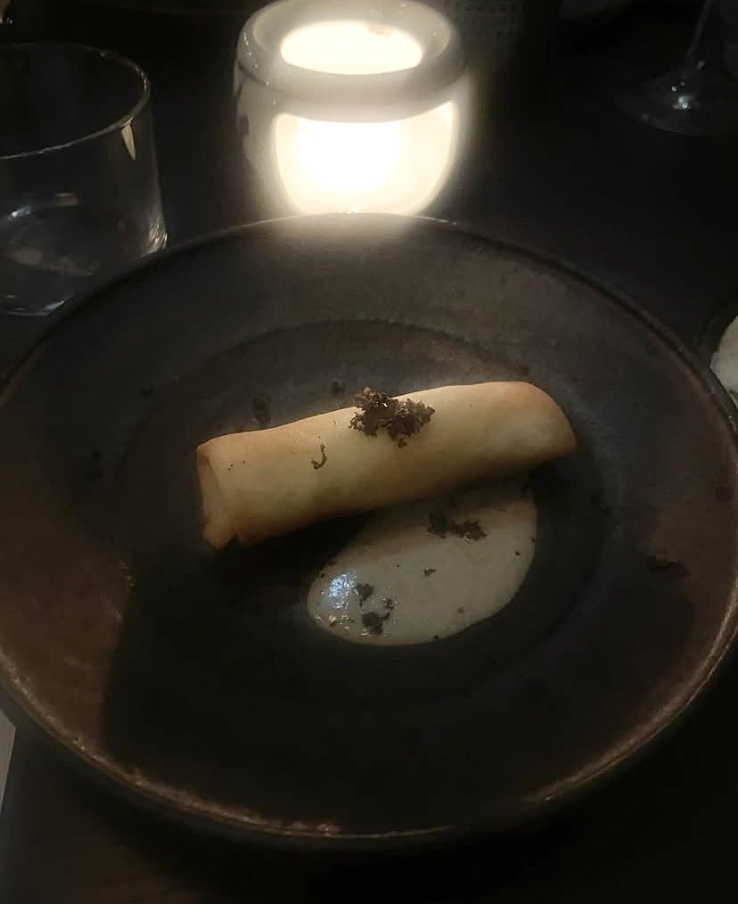 kanpaikiyanon's tweet photo. 【横浜/ flour+water】
中目黒・虎ノ門で大行列の人気店が横浜初出店🥖🍷

濃厚な海老ソース×もちもち麺のパスタが衝撃レベル🦐🍝
この雰囲気と見た目で7,000円コースは正直コスパ良すぎ！🥺
削りたて生ハムが焼きたてパンにのってて感動、期待以上でした✨

#横浜グルメ #横浜デート #横浜ディナー https://t.co/GET2nsAxfy