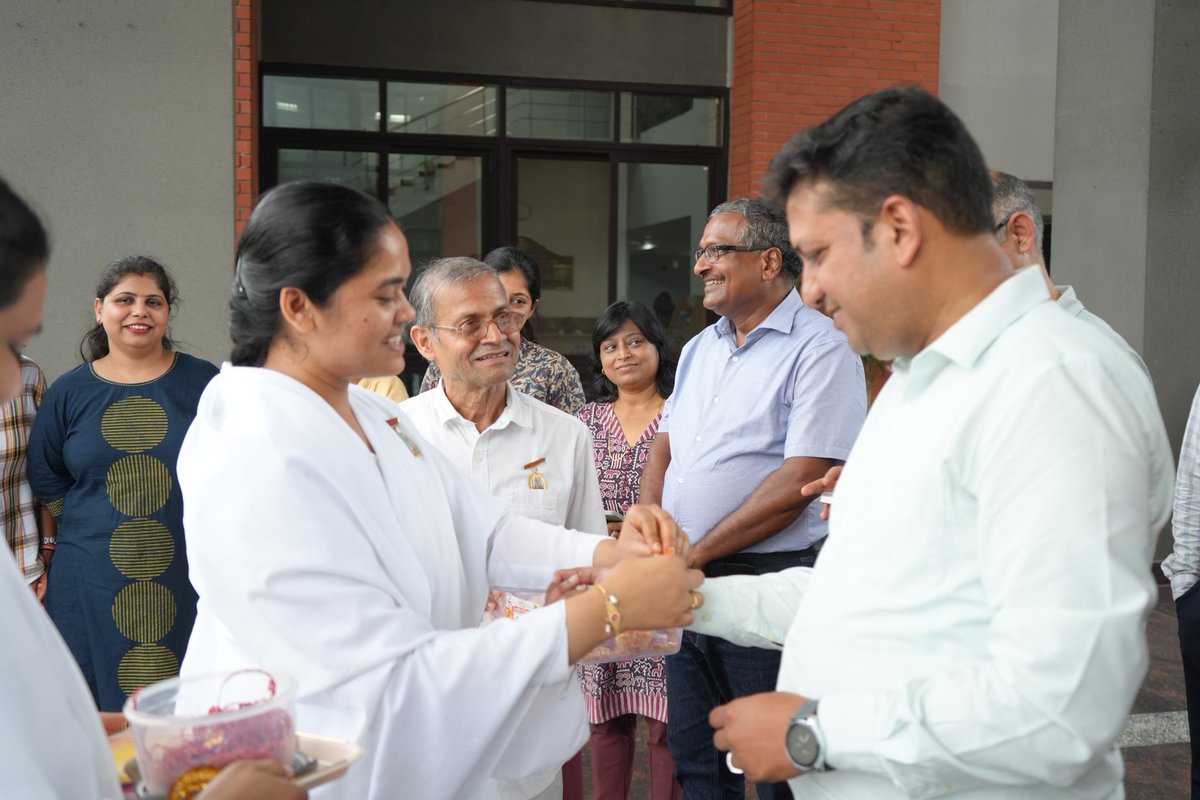 bksambalpur's tweet image. Leadership with love, management with trust — the true spirit of Raksha Bandhan. 🙏

#RakshaBandhan was celebrated at IIM Sambalpur, where BK Sisters tied the sacred thread to faculty &amp;amp; students, spreading the message of #PeaceOfMind, #purity &amp;amp; universal #brotherhood✨ 
#bksbp