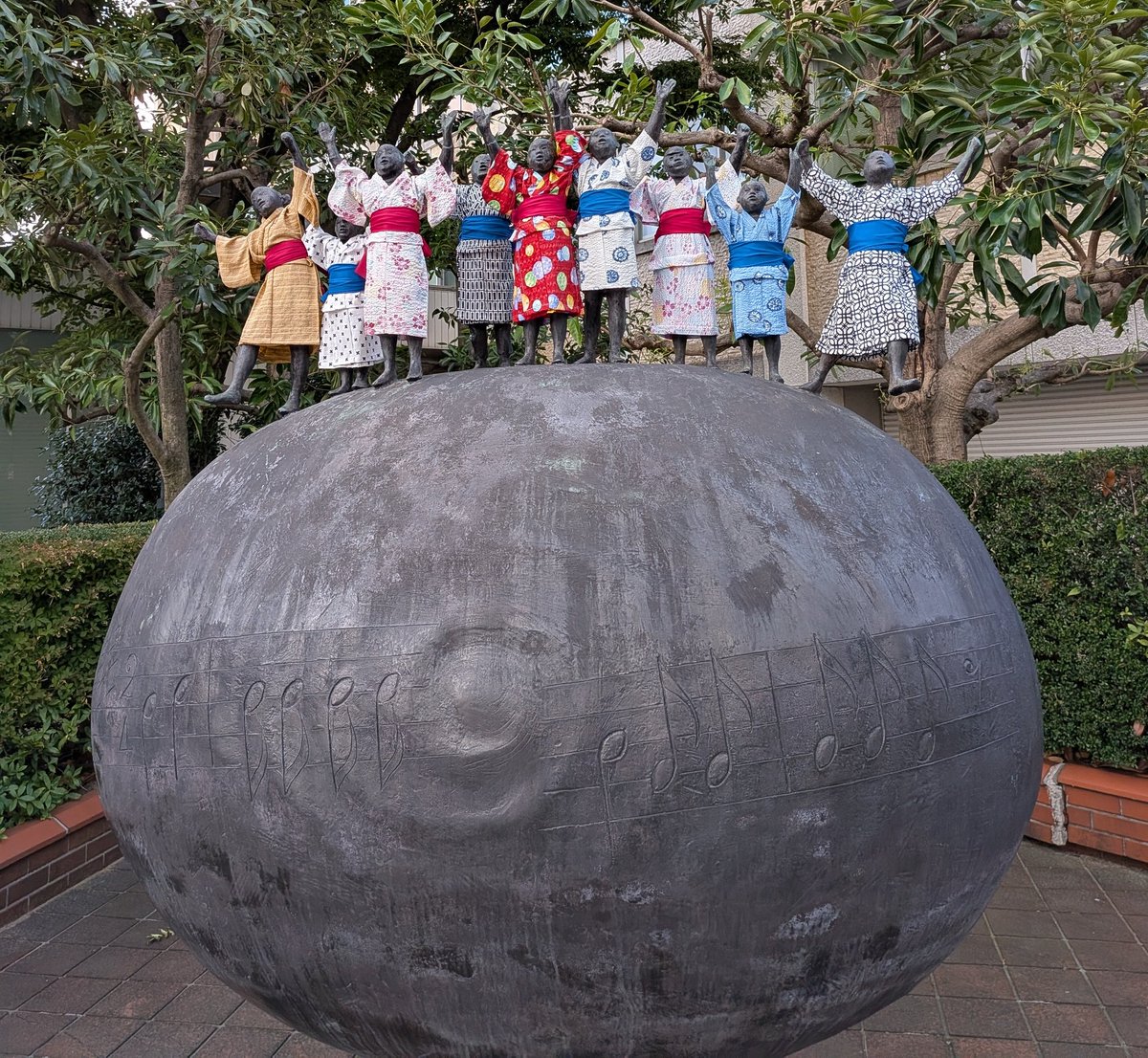 高校時代の友人と食事に🍺
お店迄の途中に可愛いモニュメント？
ほっこり🥰