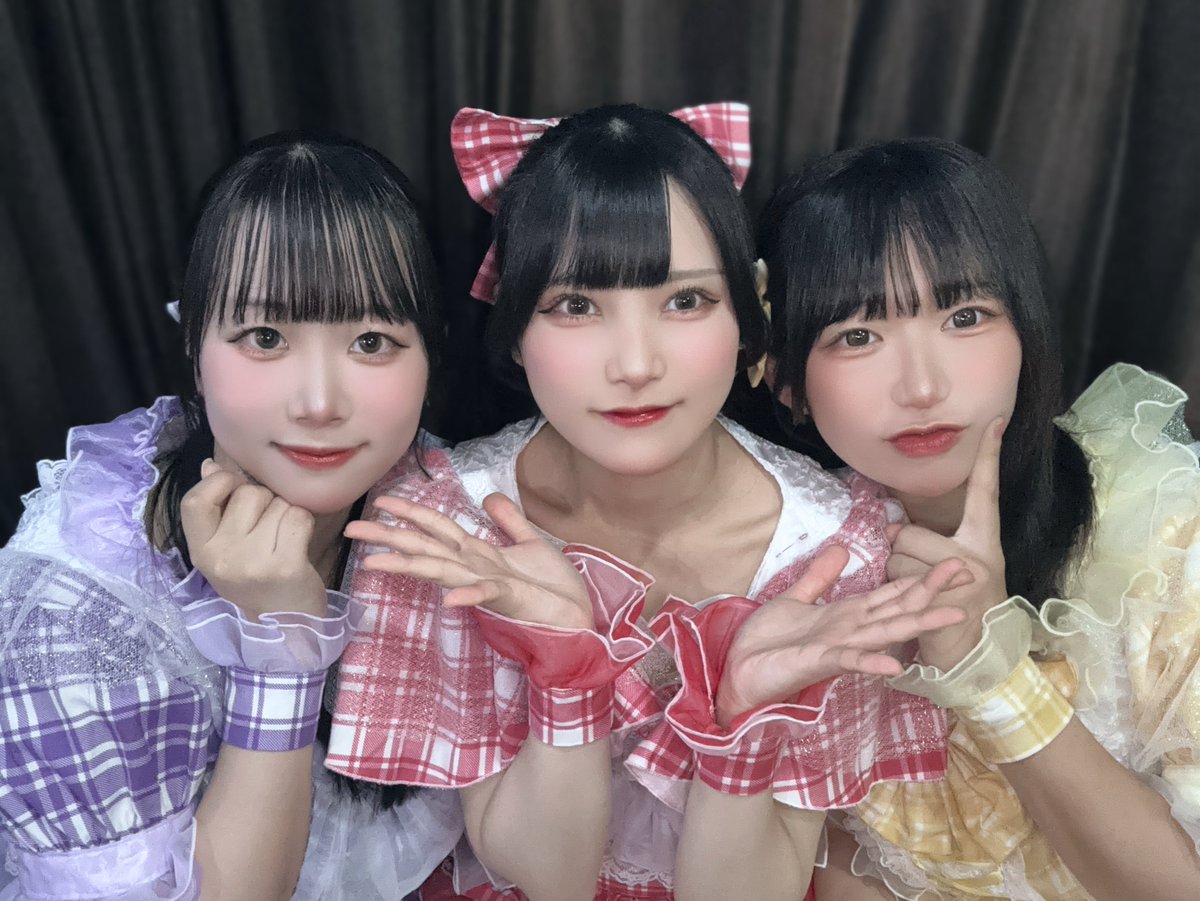 💘びびっとキュート💘
事務所の新メンバー2人の紹介❕

フェアリーパープル担当💜
二宮らん(<a href="/ran_vividcute/">二宮らん【びびっとキュート】</a> )
みんなの癒しお姉さん 歌が得意でダンスも優雅💃

きいろ担当💛
花街はるみ(<a href="/haru_vividcute/">花街はるみ【びびっとキュート】</a> )
高校２年生17歳←⁉️いつも元気いっぱいです🔥

みんなXフォローしてぜひお話ししてみてねー❕