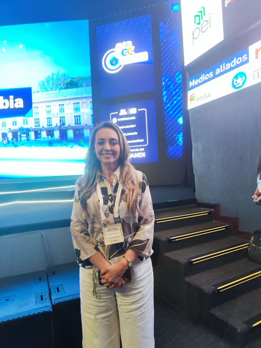 AnaPaolaAgudelo's tweet photo. Hicimos presencia en el 7º Congreso Empresarial Colombiano de la @ANDI_Colombia , donde escuchamos al sector empresarial y resaltamos la importancia de este sector para contribuir al desarrollo y empleo en Colombia. 
Necesitamos unidad, diálogo, austeridad y buenas decisiones para sacar adelante a Colombia.